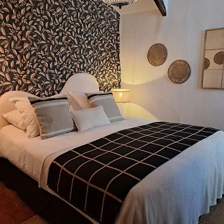 Hotel Le Patio De Sophie Систерон Экстерьер фото