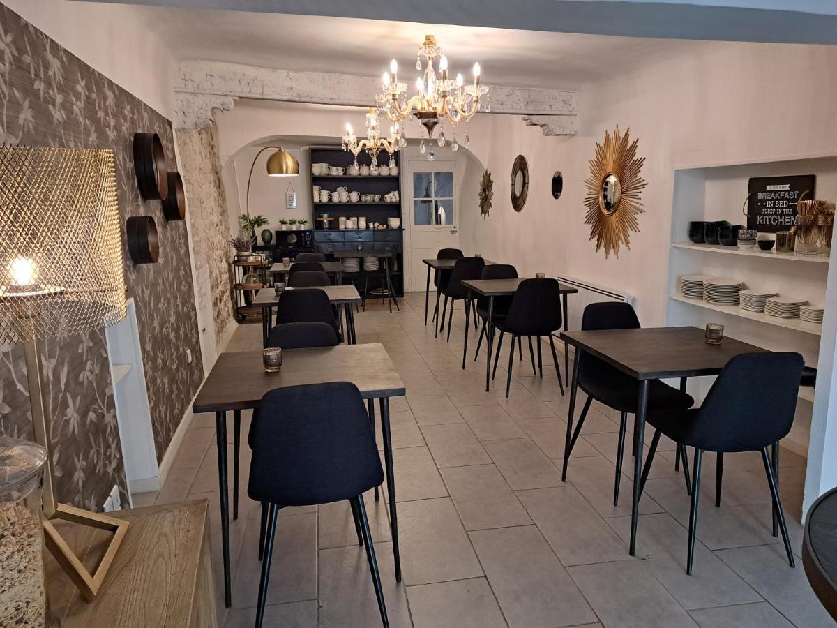 Hotel Le Patio De Sophie Систерон Экстерьер фото