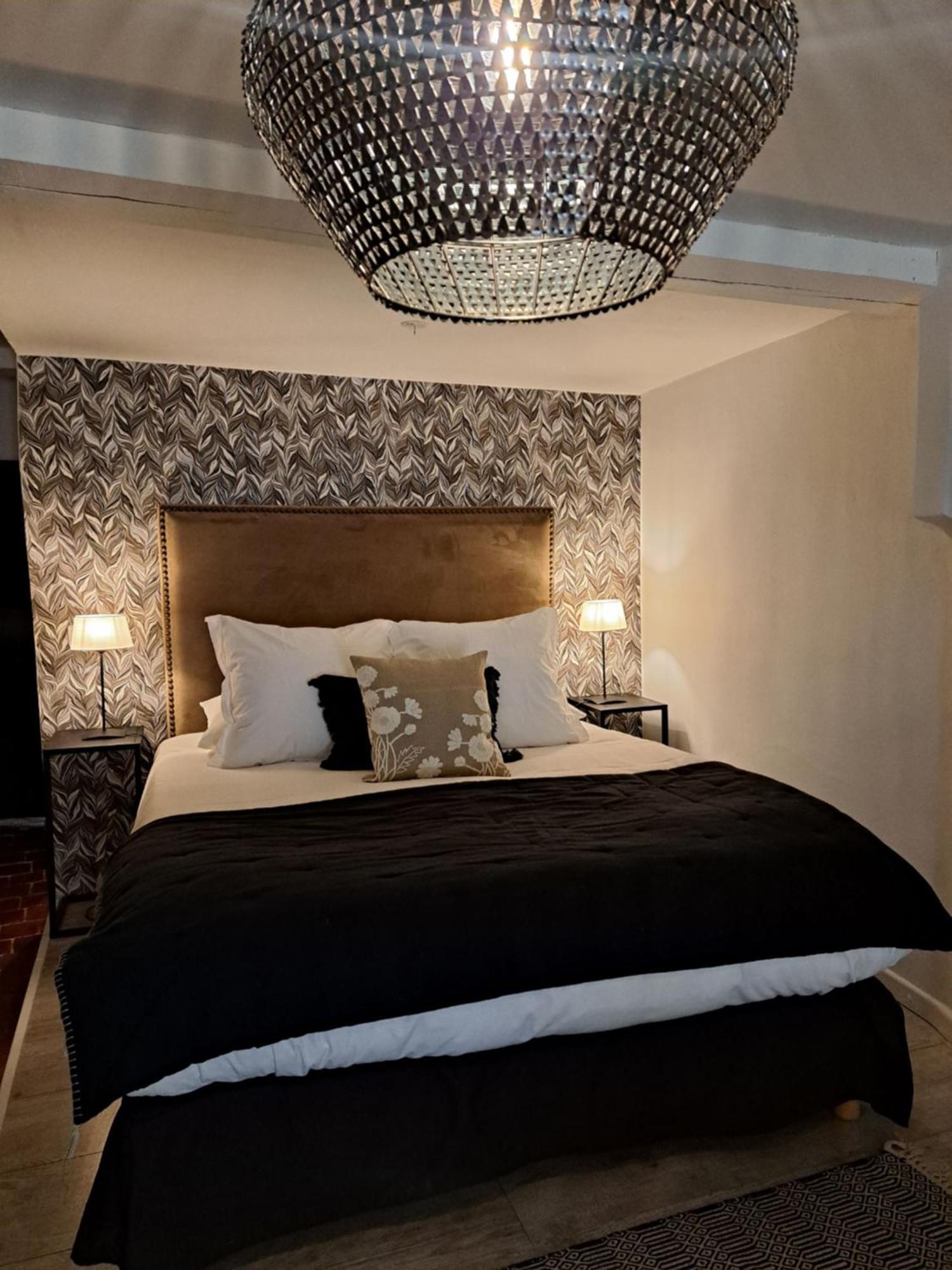 Hotel Le Patio De Sophie Систерон Экстерьер фото
