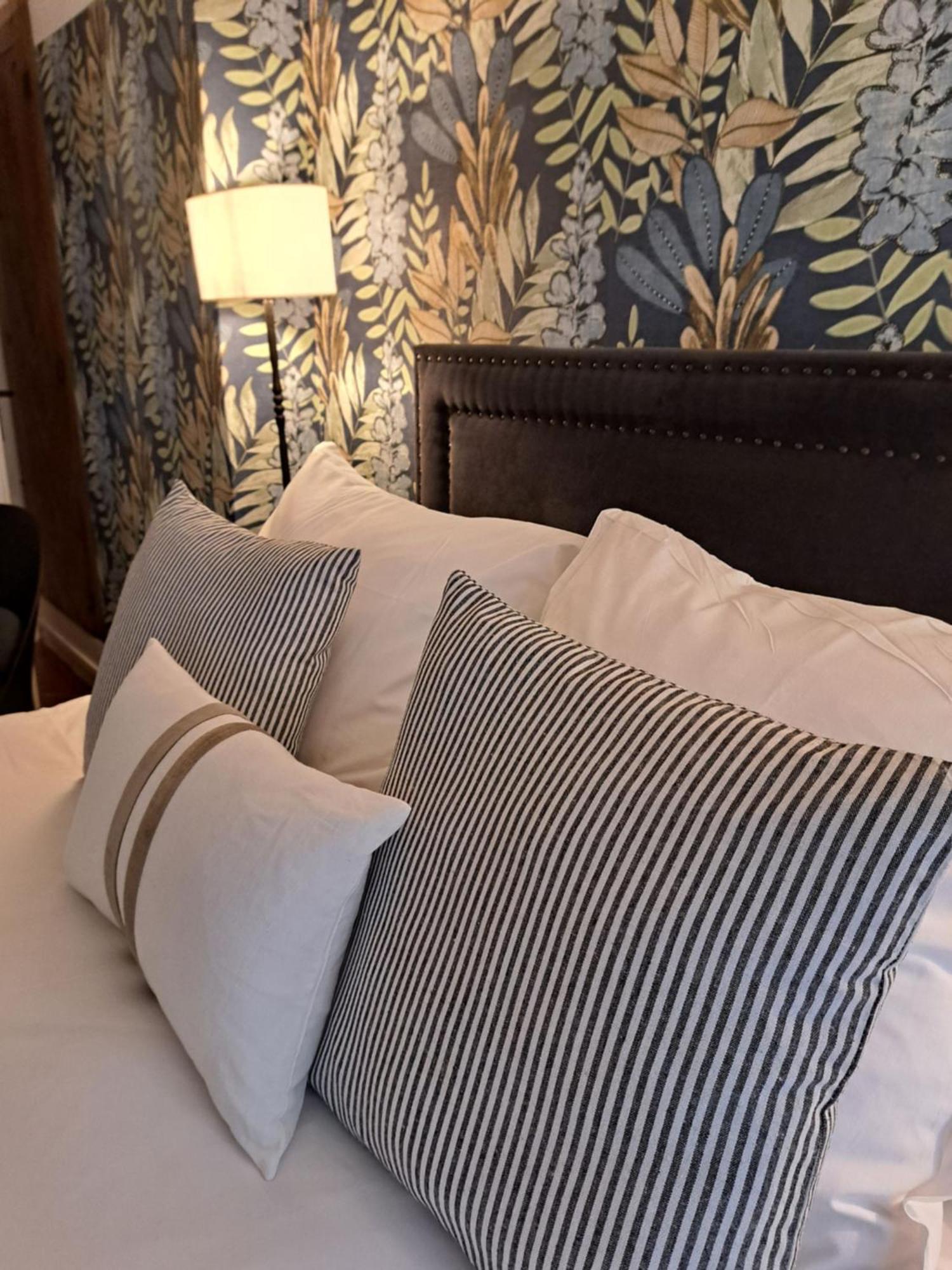 Hotel Le Patio De Sophie Систерон Номер фото